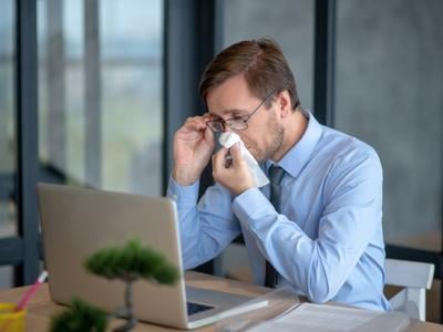 allergy sufferer at work congested